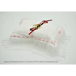 Weißes Ringträgerkissen mit Fransen und rosa Volantspitze – Unikat für Deine Hochzeit, 17.5x11.5 cm