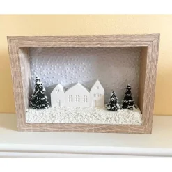 Weihnachtlicher Bilderrahmen mit beleuchtetem, verschneitem Dorf – winterliche Deko zum Hängen oder Stellen