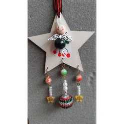 Weihnachtlicher Holzstern Anhänger mit Perlenengel – Unikate Deko für Baum & Fenster
