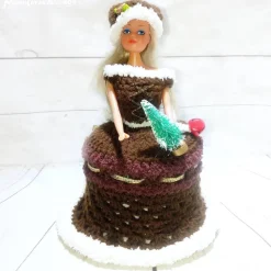 Weihnachts - Frau , Chrissie Christmas, braunes Kleid,Puppe, Klorollenhut, Klopapierhut, gehäkelt 6