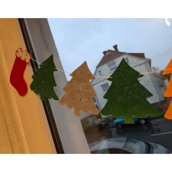 Weihnachtsbaum aus Filz mit funkelnden Steine doppelseidig verziert
