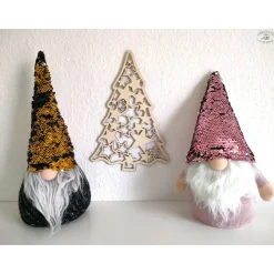 Weihnachtsbaum mit Sternmuster aus Holz