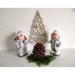 Weihnachtsbaum mit Sternmuster aus Holz