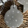 Weihnachtsbaumschmuck, Geschenkanhänger aus Beton, Set mit 6 st, grau mit weiß handbemalt