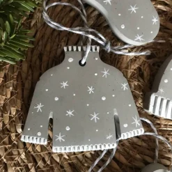 Weihnachtsbaumschmuck, Geschenkanhänger aus Beton, Set mit 6 st, grau mit weiß handbemalt