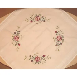 Weihnachtsdecke Weihnachtstischdecke Weihnachten Adventzeit handbestickt pflegeleichte Tischdecke Tischtuch