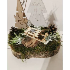 Weihnachtsdeko auf Baumscheibe