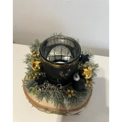 Weihnachtsdeko auf Baumscheibe mit Teelichtglas