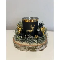 Weihnachtsdeko auf Baumscheibe mit Teelichtglas