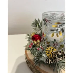 Weihnachtsdeko auf Baumscheibe mit Hirsch Teelichtglas