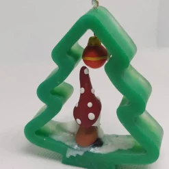 Weihnachtsdeko grün und rot Tanne mit Wichtel- aus epoxidharz und Polymer Clay