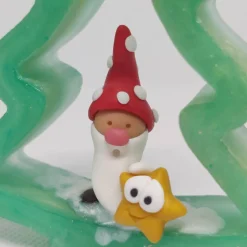 Weihnachtsdeko mintgrün und rot Tanne mit Wichtel- aus epoxidharz und Polymer Clay