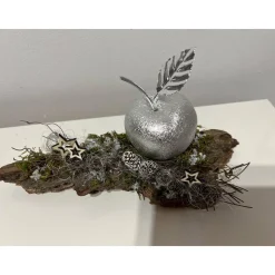 Weihnachtsdeko Weihnachtsgesteck mit einem Apfel