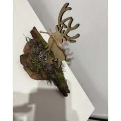 Weihnachtsdeko Weihnachtsgesteck mit einem Hirsch