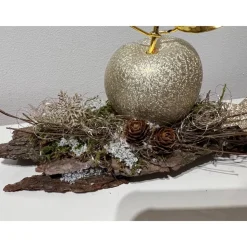 Weihnachtsdeko Weihnachtsgesteck mit einem Apfel