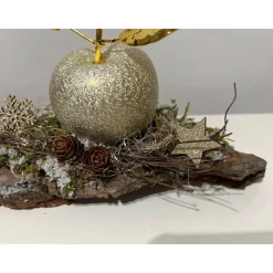 Weihnachtsdeko Weihnachtsgesteck mit einem Apfel