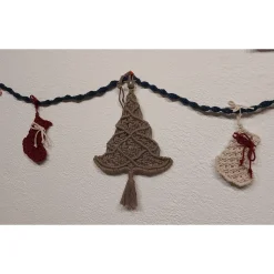 Weihnachtsgirlande mit Lichterkette aus Baumwollgarn – Handgemachte Makramee Deko