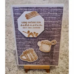 Weihnachtskarte mit Maueroptik , heiße Schokolade , Zimtstange , Beige , Braun