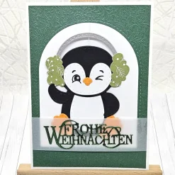 Weihnachtskarte Pinguin mit Ohrenschützern in Grün – handgemachte Karte Frohe Weihnachten im Format A6