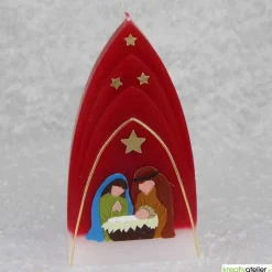 Weihnachtskerze personalisierbar – Kuppelmotiv rot-weiß mit Christkind, Maria und Josef, handgegossen