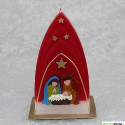 Weihnachtskerze personalisierbar – Kuppelmotiv rot-weiß mit Christkind, Maria und Josef, handgegossen
