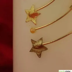 Weihnachtskerze personalisierbar – elfenbeinfarbene Kerze 'Sternenzauber' mit goldenen Sternen