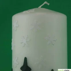 Weihnachtskerze personalisierbar –Winterkerze mit Schneemännern und Tannenwald, perfekt als Deko oder Weihnachtsgeschenk