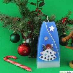Weihnachtskerze personalisierbar – Doppelbogen-Kerze blau mit Engel, handgegossen, perfekte Winterdeko