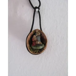 Weihnachtskrippe - Krippe in Walnuss mit Moos - bunt