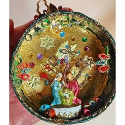 Weihnachtskrippe, handgemachte Weihnachtsdeko Heilige Familie, Weihnachtskunst in einer Spanschachtel