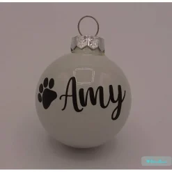 Weihnachtskugel aus Glas mit Namen beschriftet