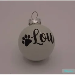 Weihnachtskugel aus Glas mit Namen beschriftet