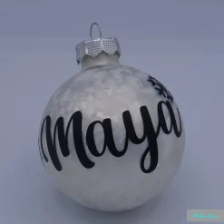 Weihnachtskugel aus Glas mit Namen beschriftet