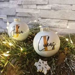 Weihnachtskugel personalisiert – Individuelle Christbaumkugeln aus Glas mit Namen