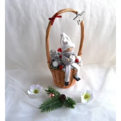 Weihnachtspüppchen grau-weiß im Korb (groß) mit Deko