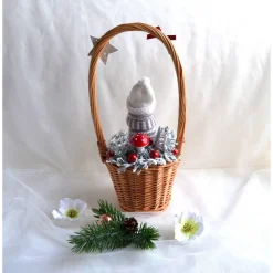 Weihnachtspüppchen grau-weiß im Korb (groß) mit Deko