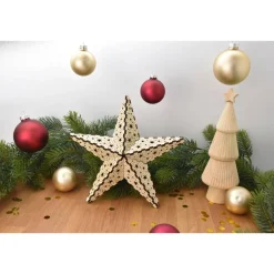 Weihnachtsstern aus Holz, filigran und detailreich, festliche Dekoration zum Aufhängen an Fenster oder Tür