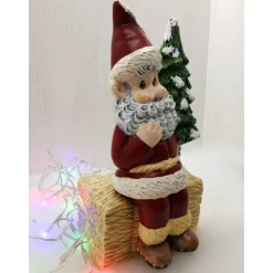 Weihnachtswichtel auf Strohballen