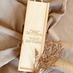 Weinbox mit Gravur | Weinkiste Geschenk individuell gestalten | Weinbox als Hochzeitsgeschenk | Weinpräsent Holzoptik