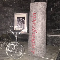 Weinflaschentasche Geschenkverpackung LIEBLINGSWEIN / individuell bestickbarer Wollfilz