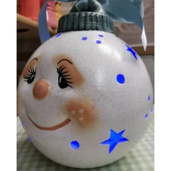 Weisse Weihnachtskugel zum Beleuchten