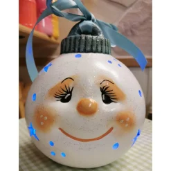 Weisse Weihnachtskugel zum Beleuchten