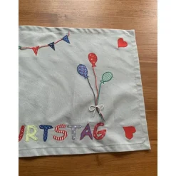 Wertiger Tischläufer *Alles Gute...* für den Geburtstagstisch mit zahlreichen bunten Applikationen, blau-grau, 45x140cm