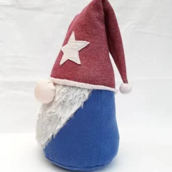 Wichtel aus Baumwollstoff in Blau mit dunkelroter Mütze