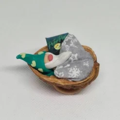 Wichtel im Walnussbettchen– Weihnachtsdeko aus Polymer Clay türkis, nachtleuchtend mit Peter Pan Buch