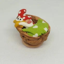 Wichtel im Walnussbettchen – Weihnachtsdeko aus Polymer Clay