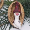 Wichtel in Walnussschale – Christbaumschmuck aus Polymer Clay