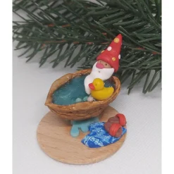 Wichtel in Walnusswanne