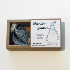 Wichtel Mütze und Schal hellblau