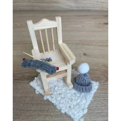 Wichtel Wichteltür Zubehör Schaukelstuhl mit Stricknadeln und Mütze